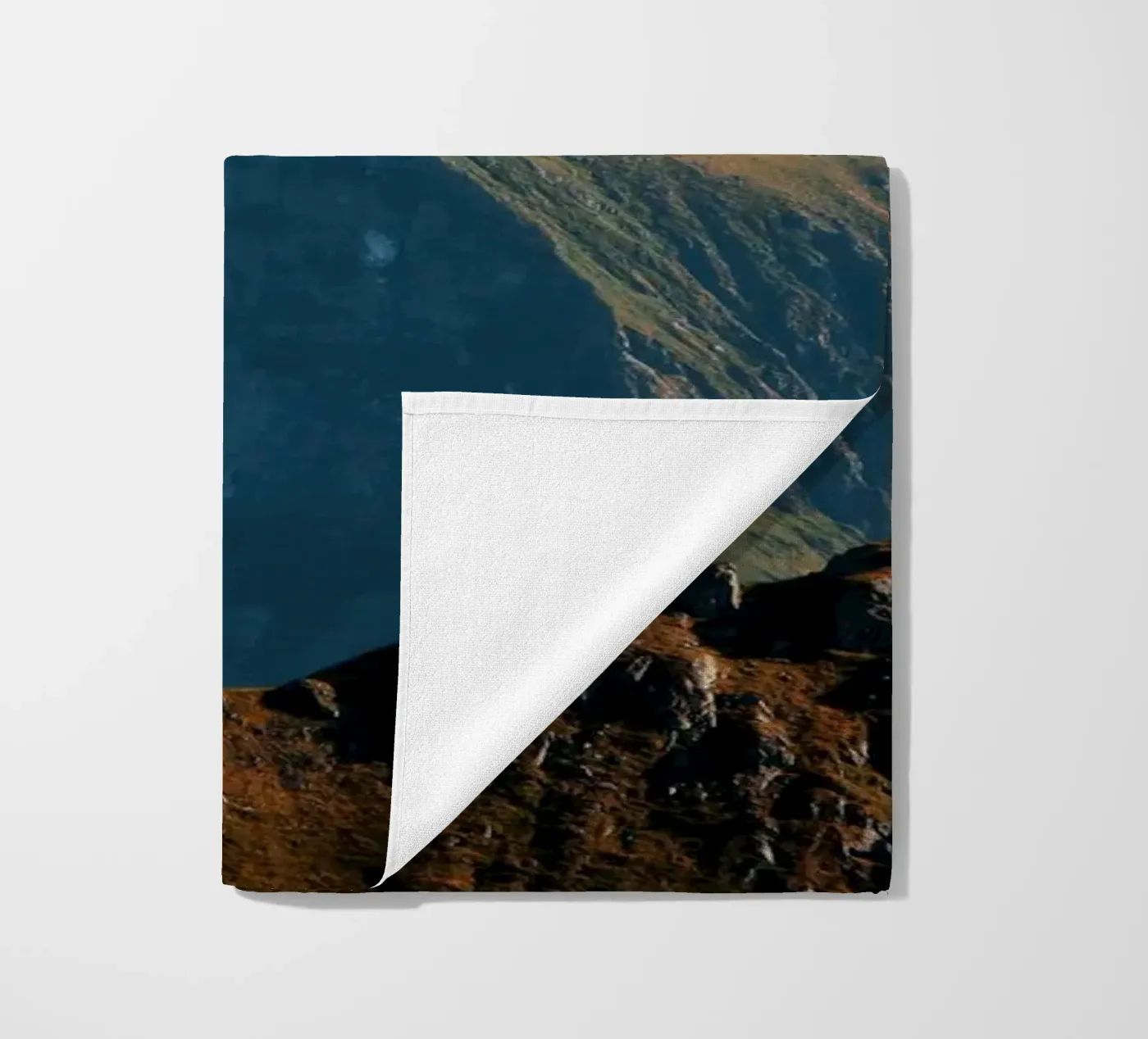 Mountain range strandhanddoek van Fjöllart