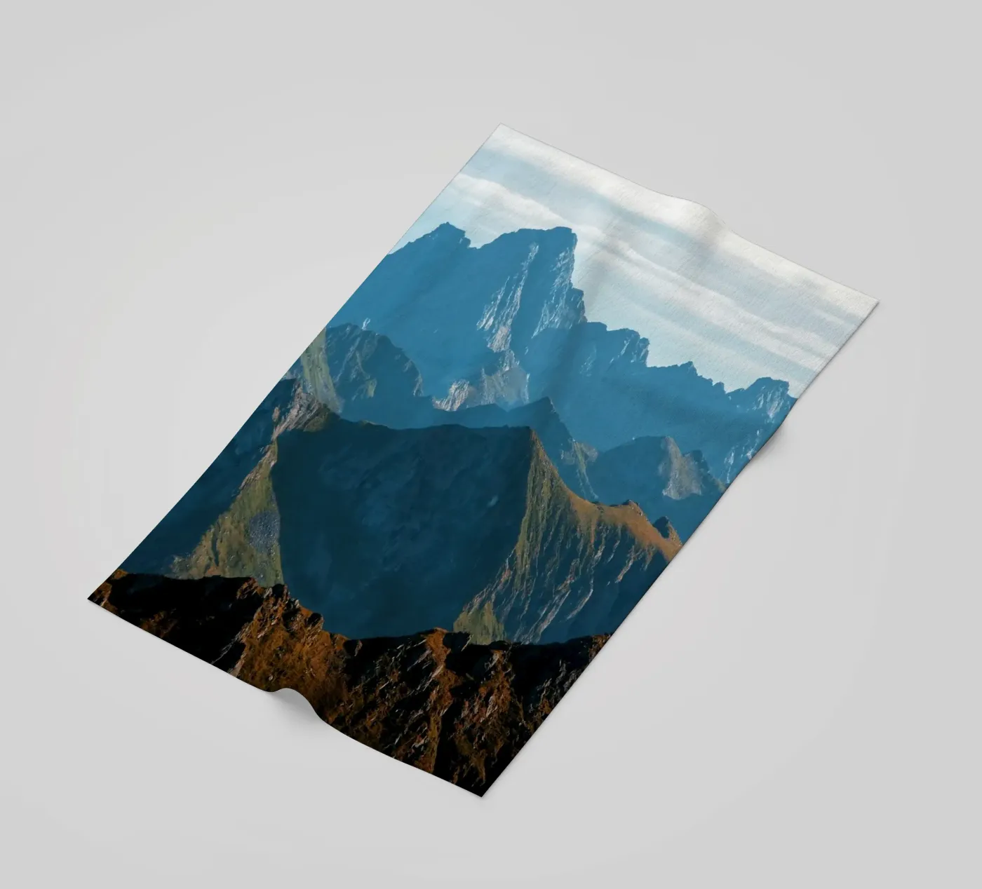 Mountain range strandhanddoek van Fjöllart