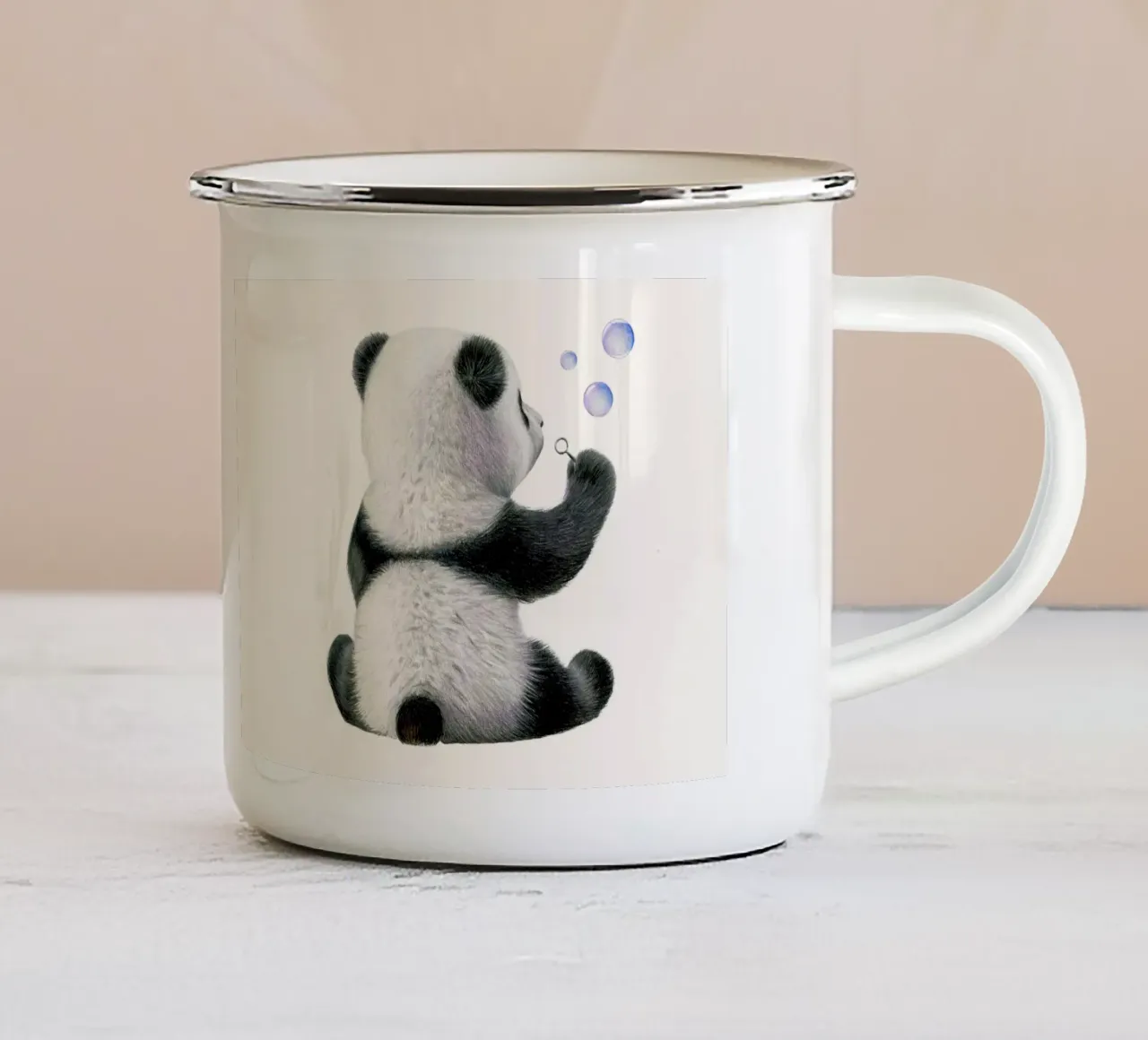 Pandakind mit Seifenblasen Emaille Tasse von Graphit und Farbe