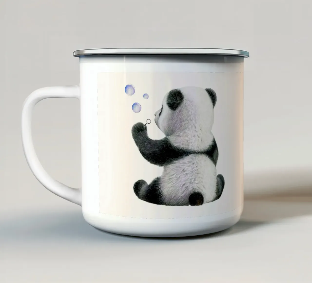 Pandakind mit Seifenblasen Emaille Tasse von Graphit und Farbe