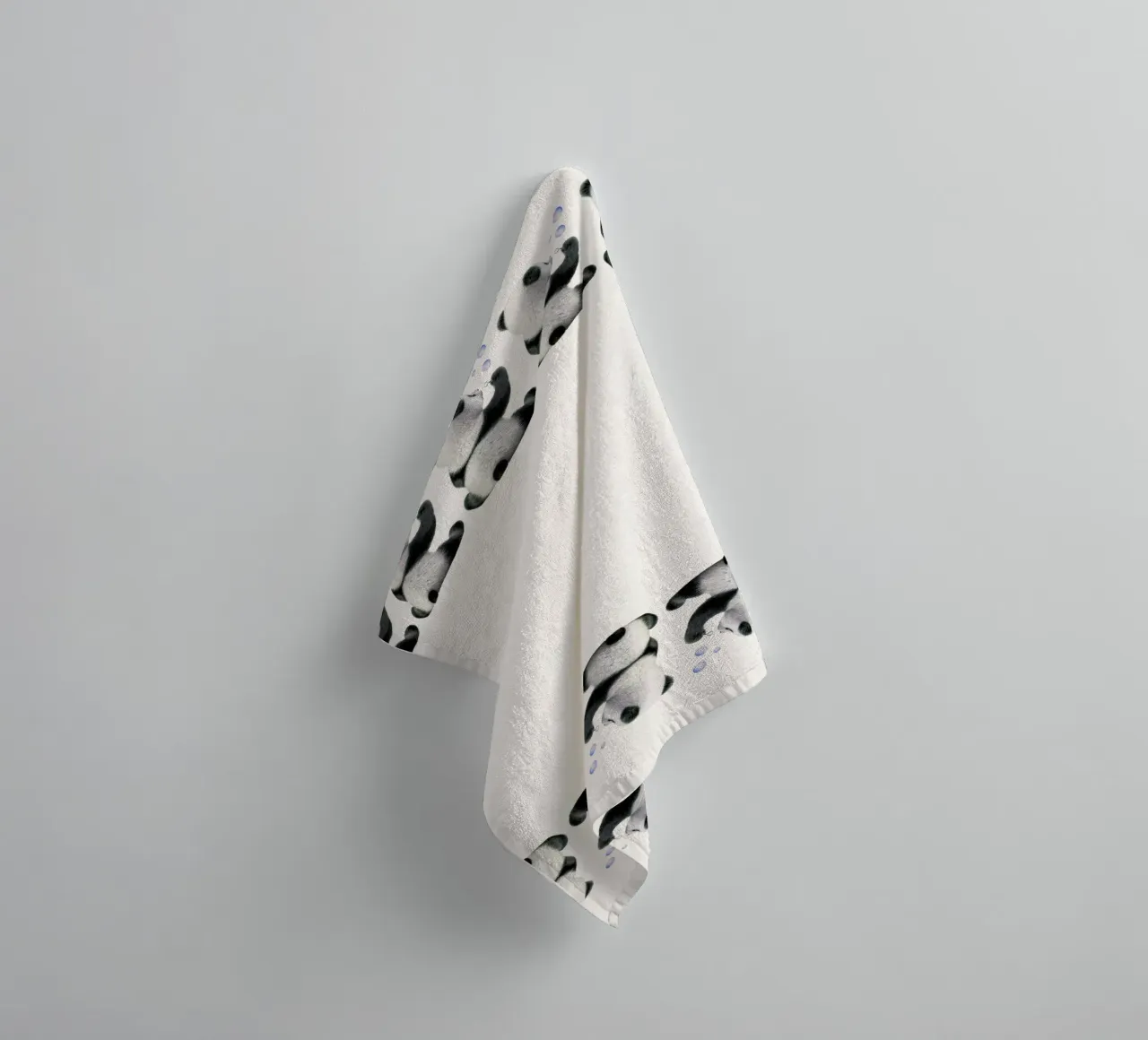 Pandakind mit Seifenblasen Handtuch von Graphit und Farbe