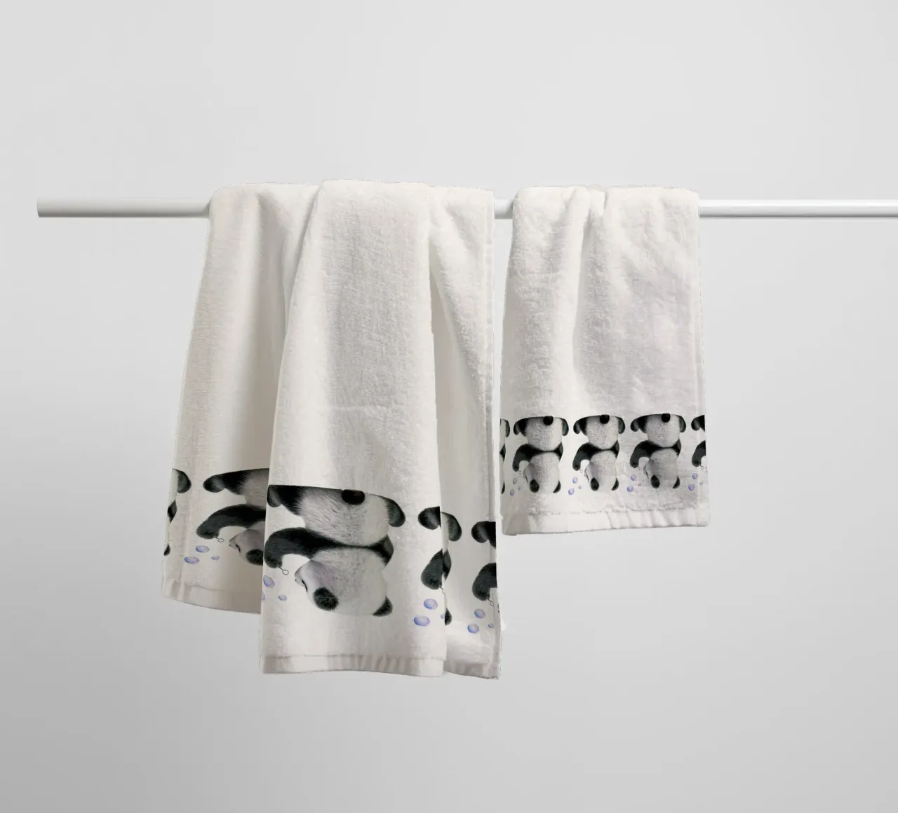 Pandakind mit Seifenblasen Handtuch von Graphit und Farbe