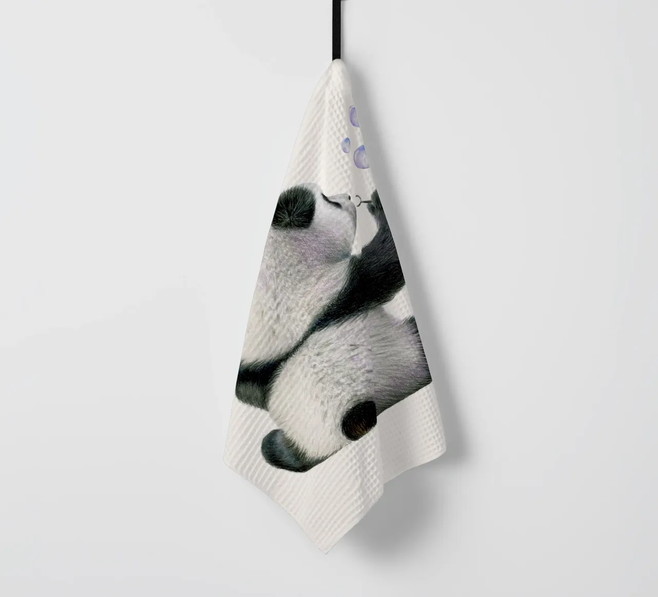 Pandakind mit Seifenblasen Geschirrtuch von Graphit und Farbe