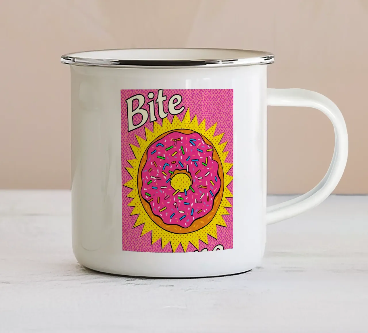 Ciambella con zuccherini "Bite Me tazza in smalto da DesignDoodle