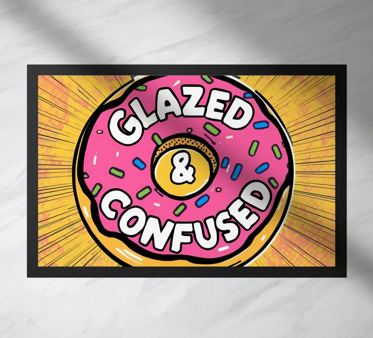 Donut con virutas "Glazed & Confused " (glaseado y confuso) felpudo de DesignDoodle