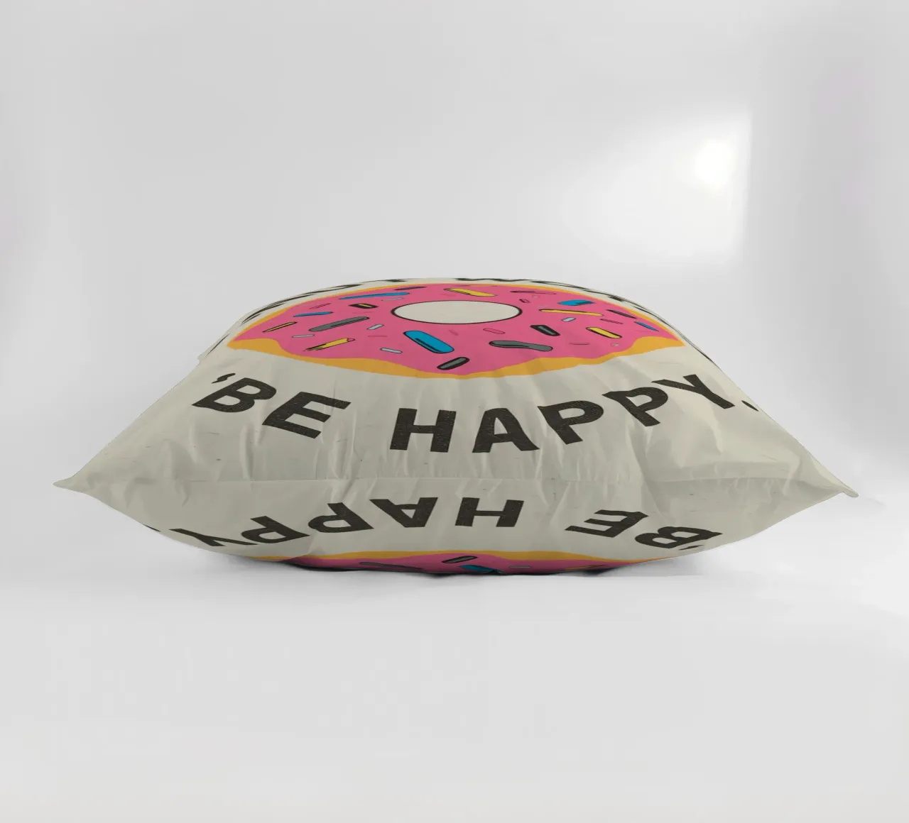 Ciambella con "Donut Worry Be Happy" (Non preoccuparti, sii felice) cuscino da DesignDoodle