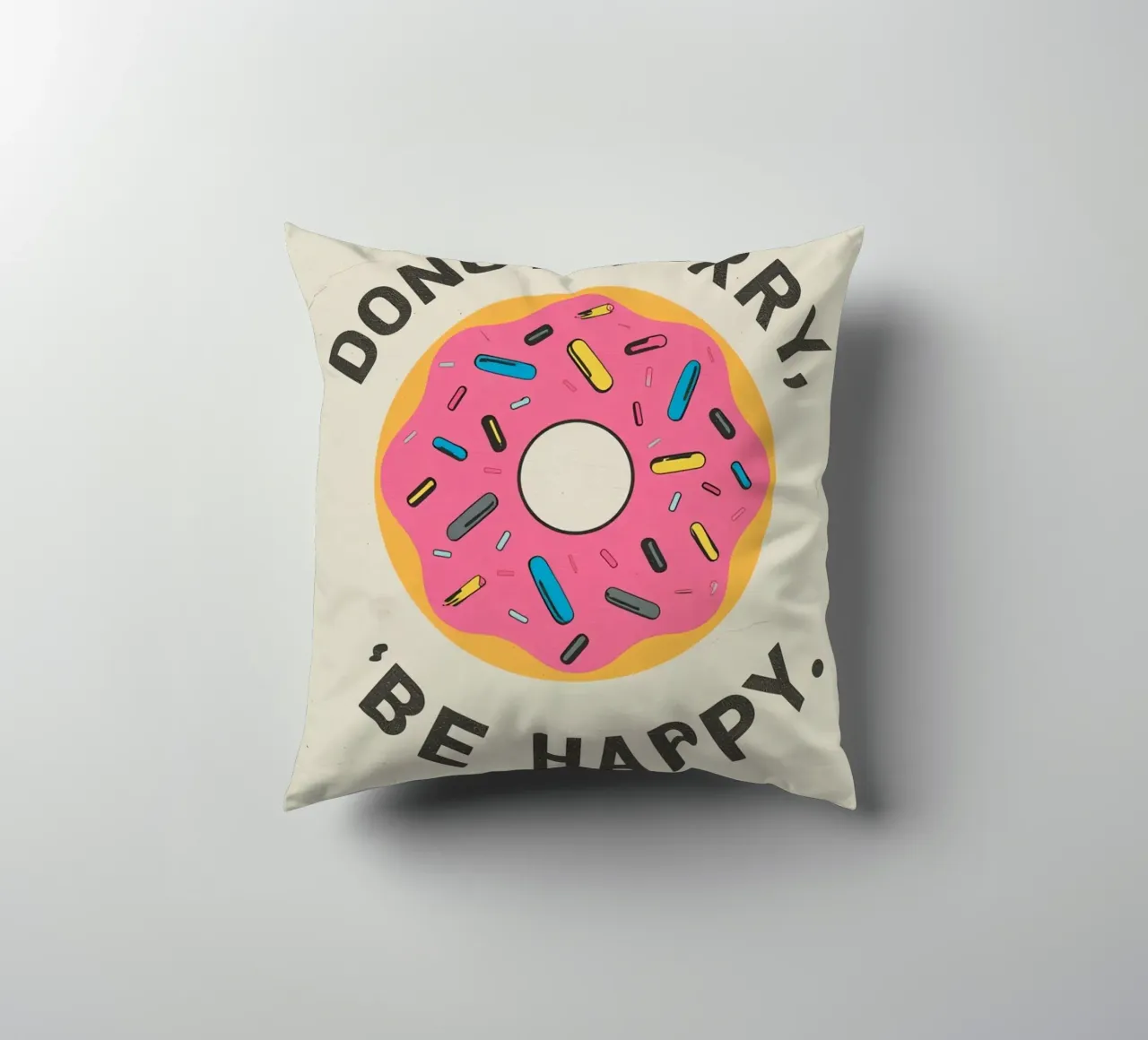 Ciambella con "Donut Worry Be Happy" (Non preoccuparti, sii felice) cuscino da DesignDoodle