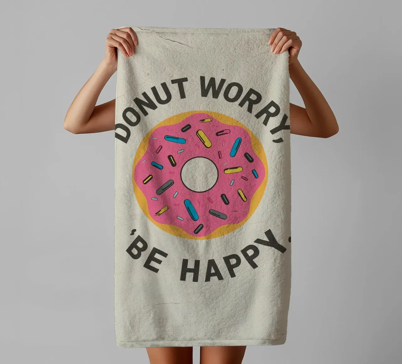 Ciambella con "Donut Worry Be Happy" (Non preoccuparti, sii felice) asciugamano da bagno da DesignDoodle