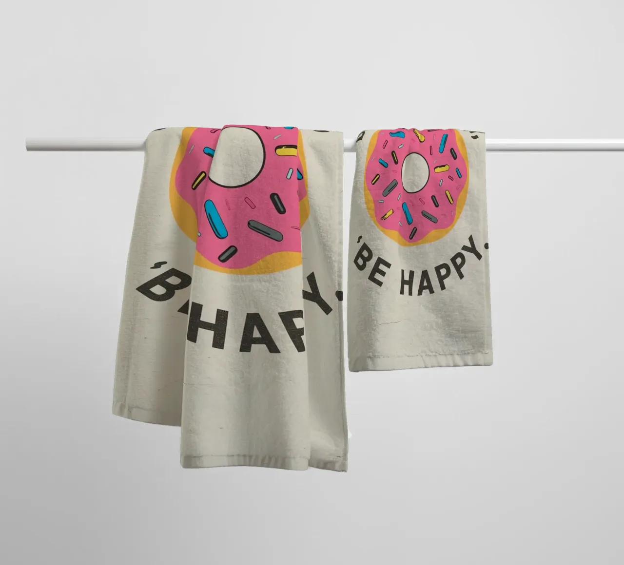 Ciambella con "Donut Worry Be Happy" (Non preoccuparti, sii felice) asciugamano da bagno da DesignDoodle