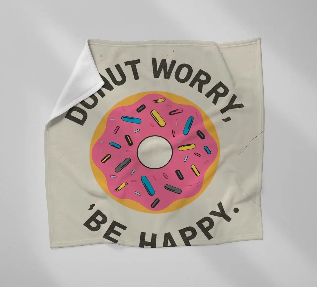 Ciambella con "Donut Worry Be Happy" (Non preoccuparti, sii felice) coperta in pile da DesignDoodle