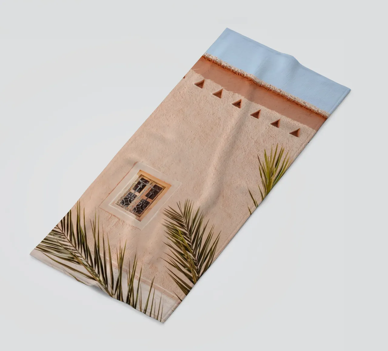Palm, wall and window in Morocco telo mare da photolovers