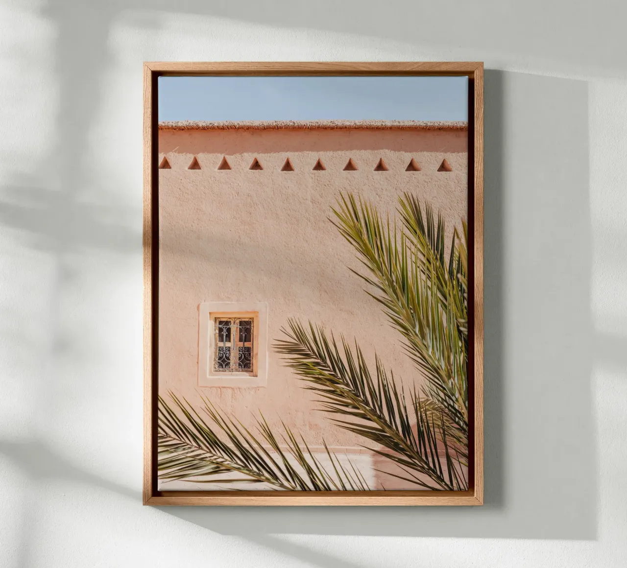 Palm, wall and window in Morocco tela da photolovers