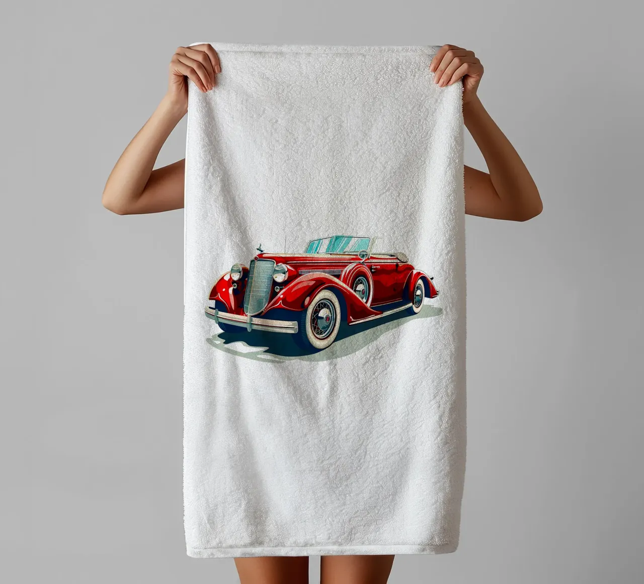 Auto cabriolet d'epoca rossa asciugamano da bagno da Urban Life