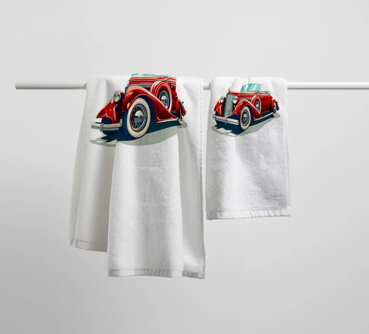 Auto cabriolet d'epoca rossa asciugamano da bagno da Urban Life