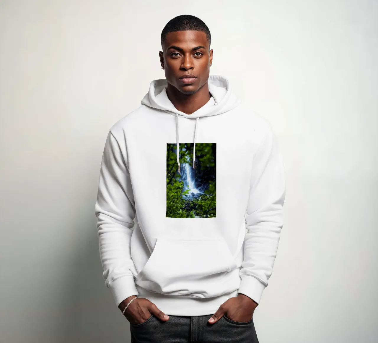 Window to the waterfall felpa con cappuccio da Fjöllart