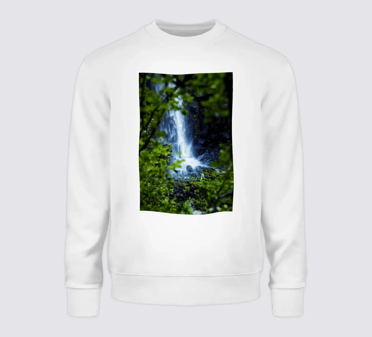 Window to the waterfall sweatshirt van Fjöllart