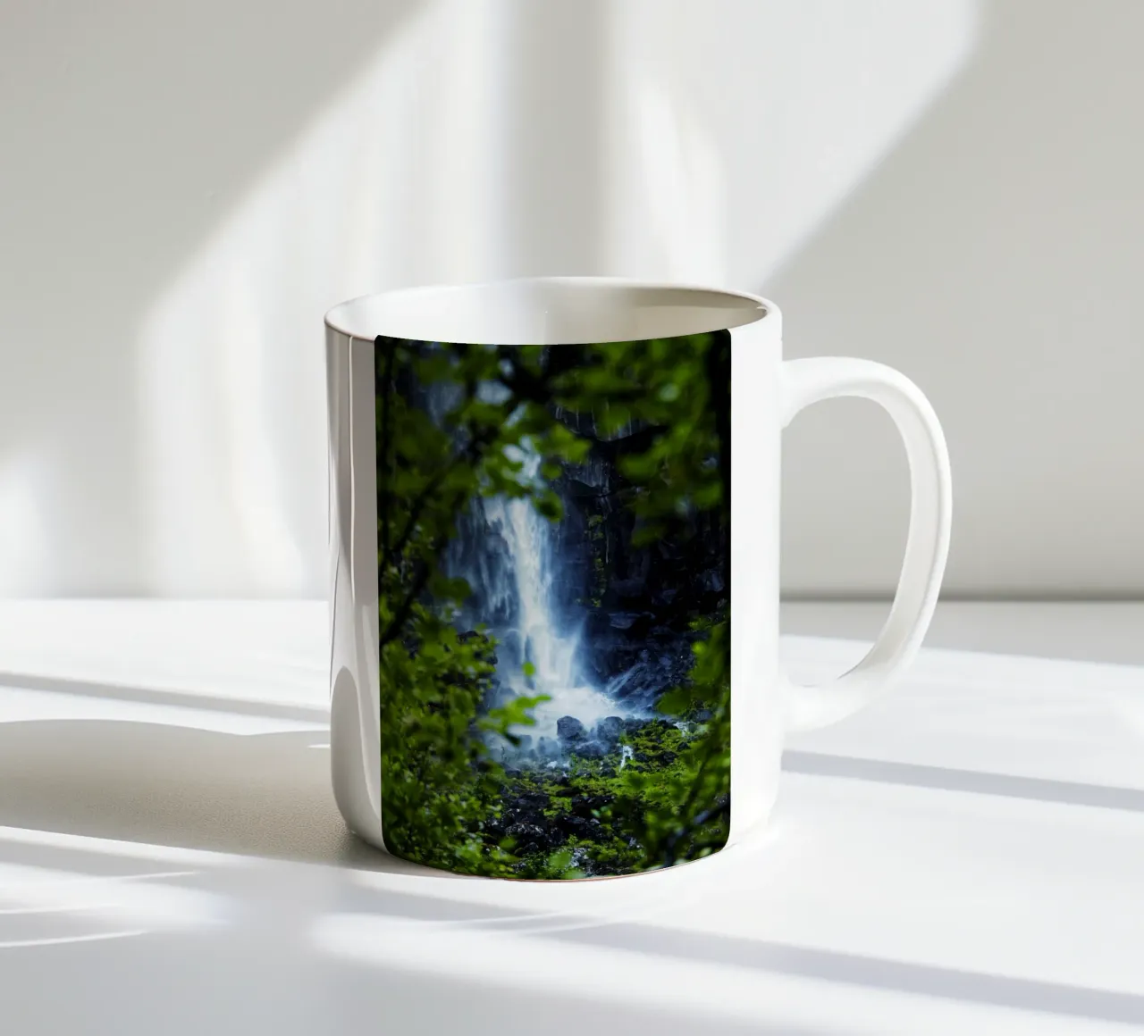 Window to the waterfall Keramik Tasse von Fjöllart