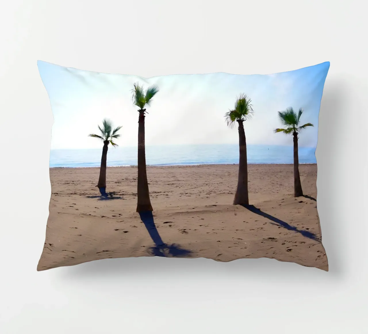 Palm trees at the beach cuscino da Fjöllart