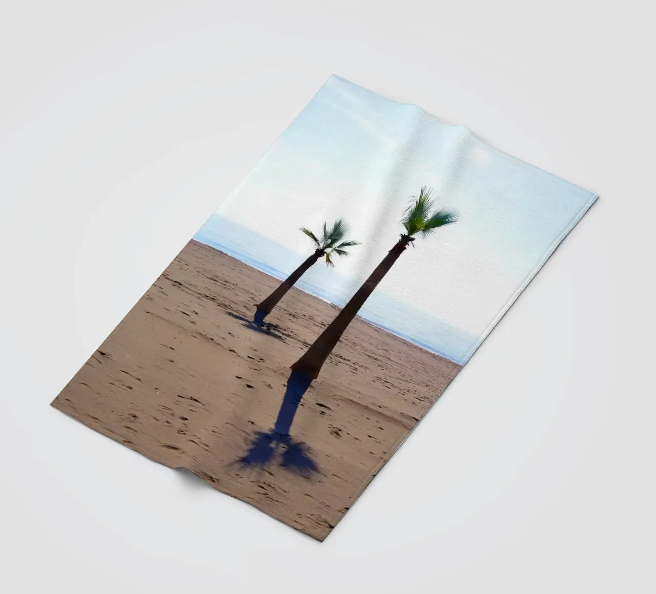 Palm trees at the beach coperta in pile da Fjöllart