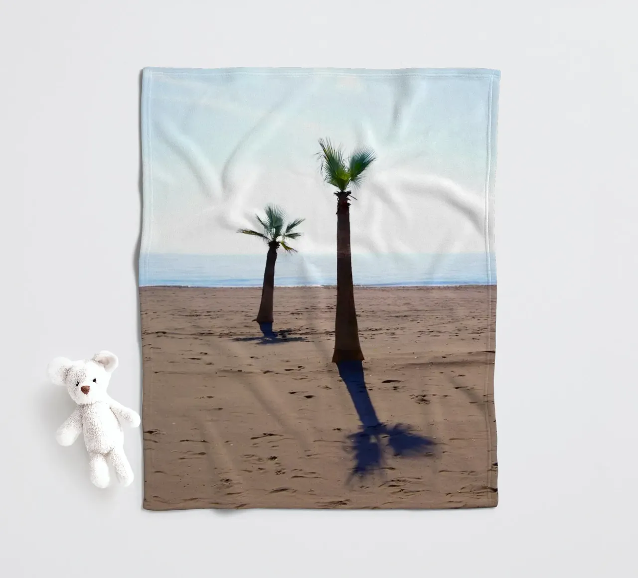 Palm trees at the beach coperta in pile da Fjöllart