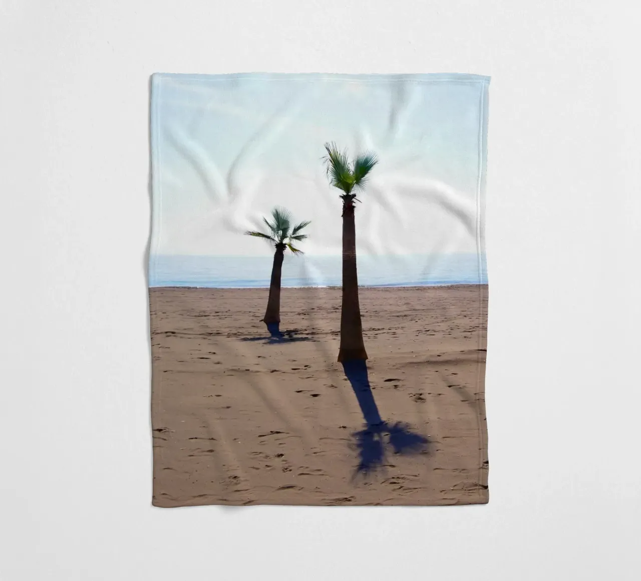 Palm trees at the beach coperta in pile da Fjöllart