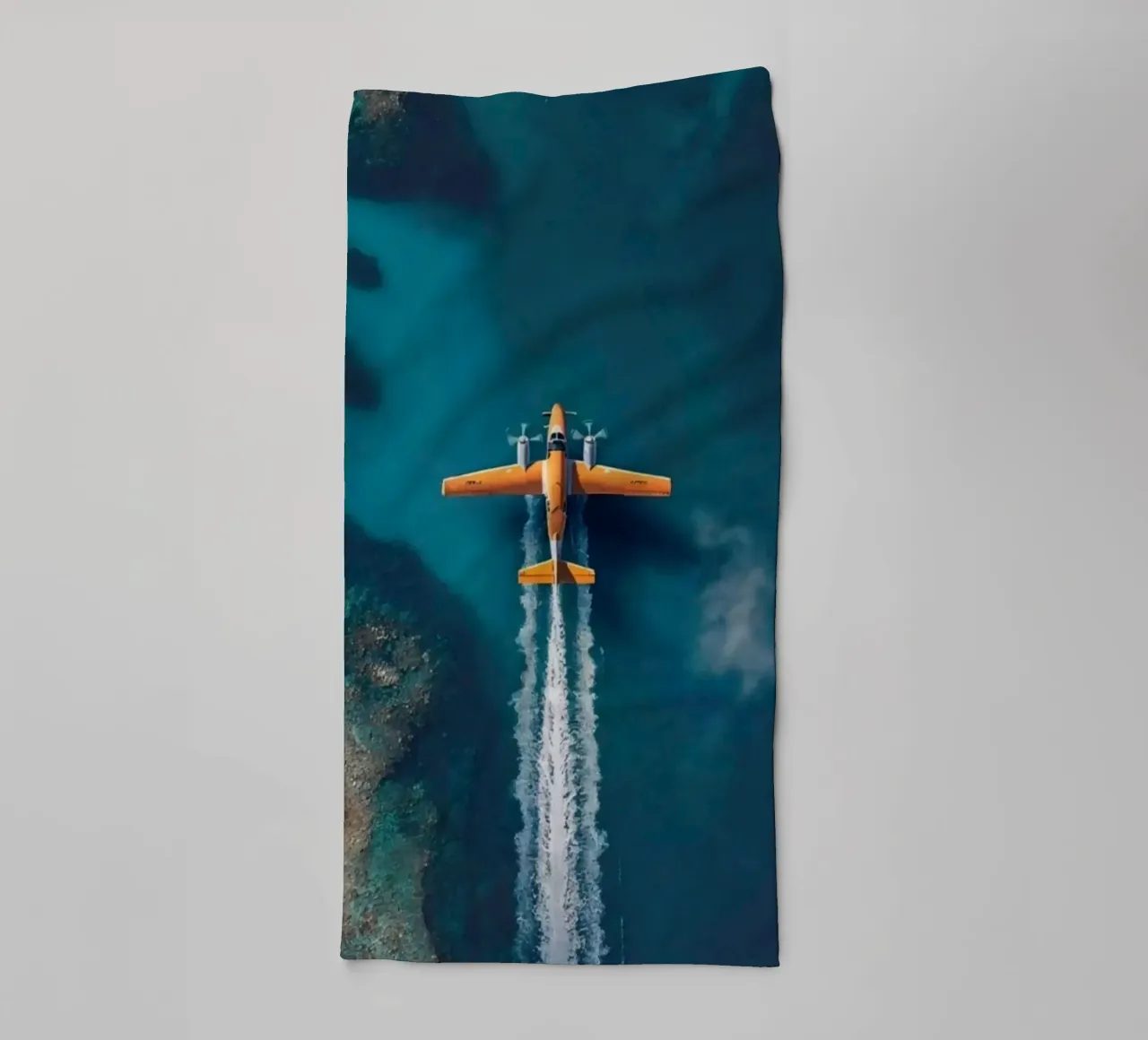 plane slide on water asciugamano da bagno da Fost