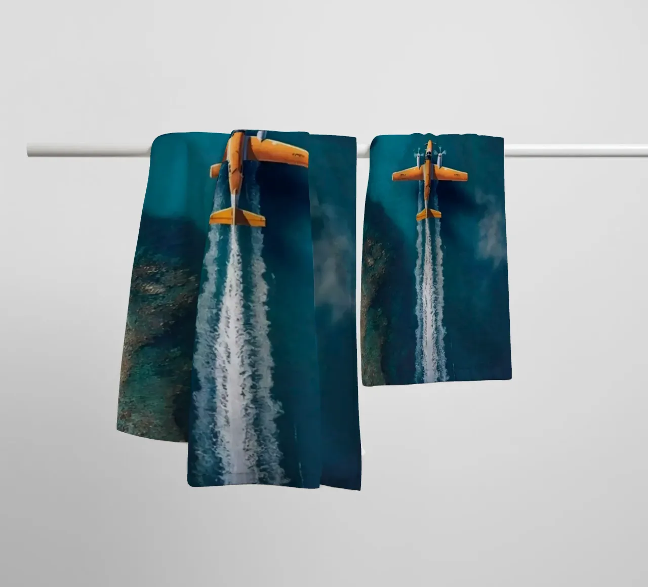 plane slide on water asciugamano da bagno da Fost