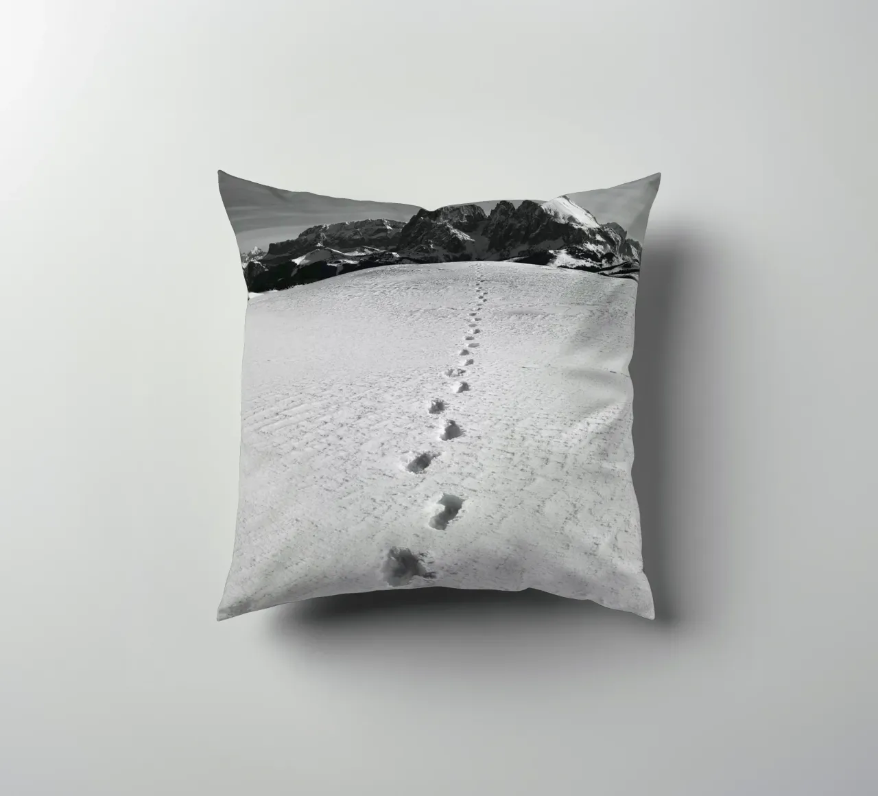 Footprints in the snow cuscino da Fjöllart