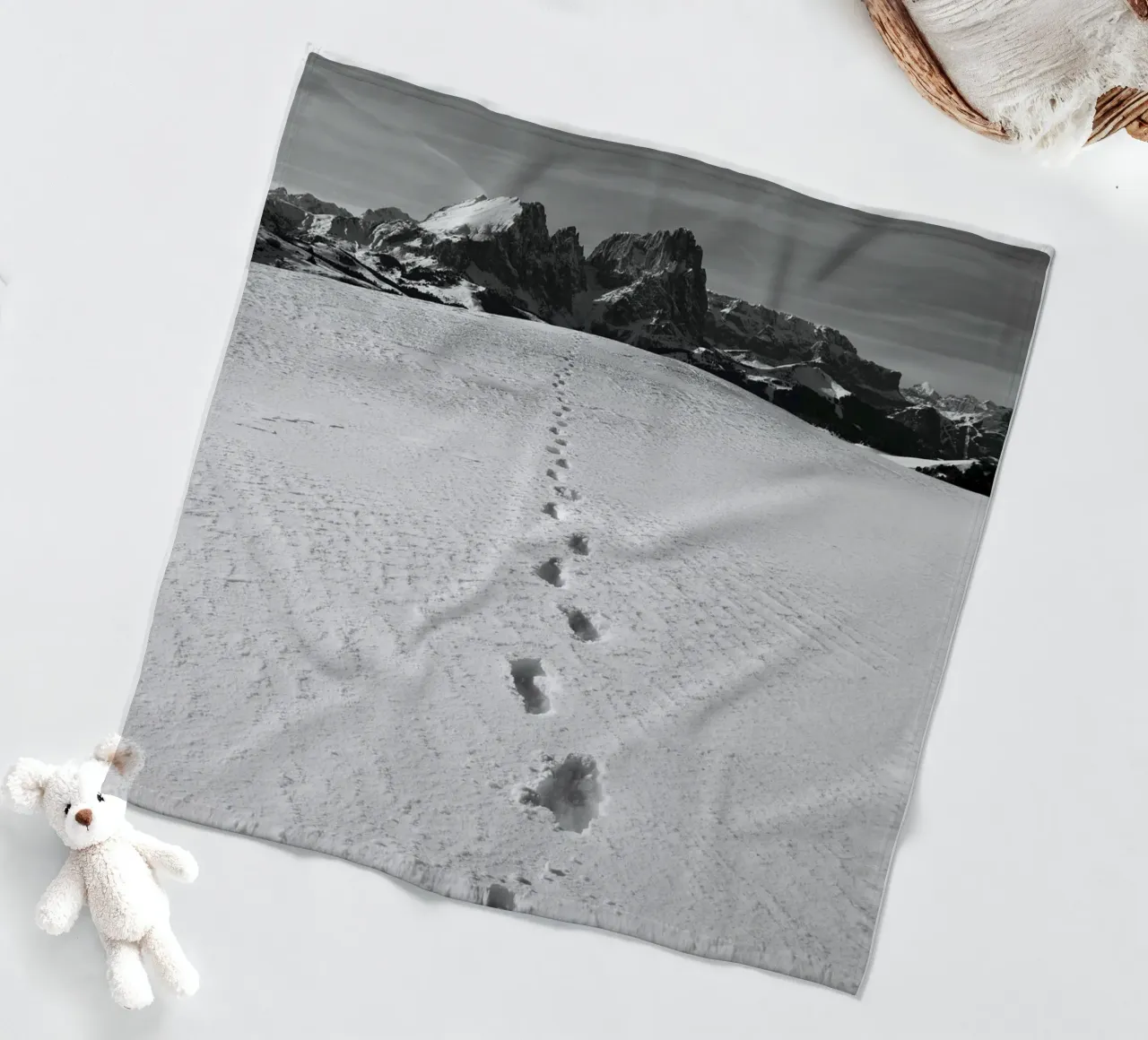 Footprints in the snow coperta in pile da Fjöllart