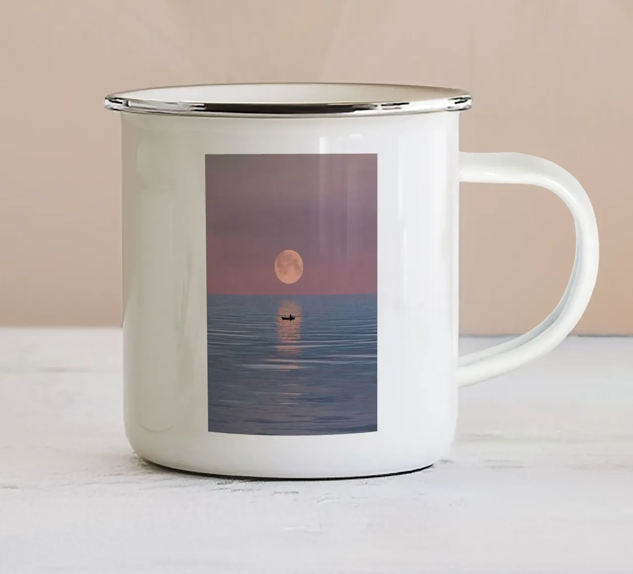 boating with moon emaille mok van juli