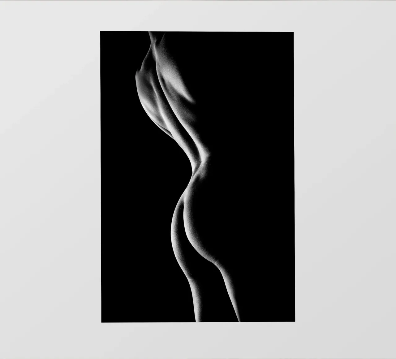 Sagome di una donna nuda pellicola backlit da Lora