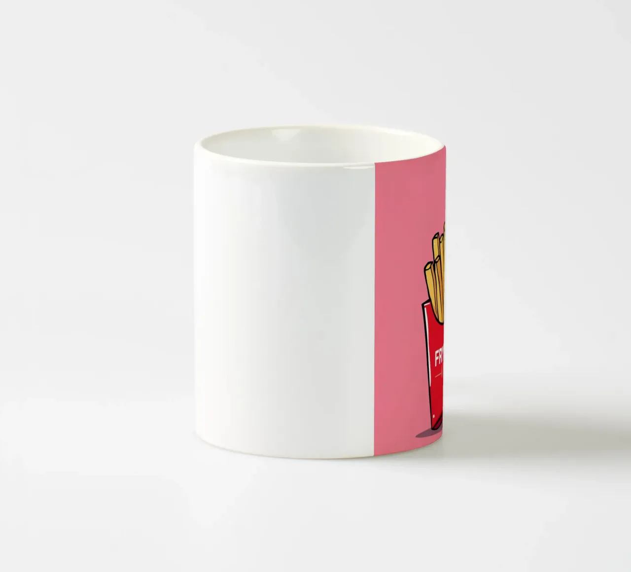 Pommes Frites "FRY-DAY VIBES" auf rosa Hintergrund Keramik Tasse von DesignDoodle