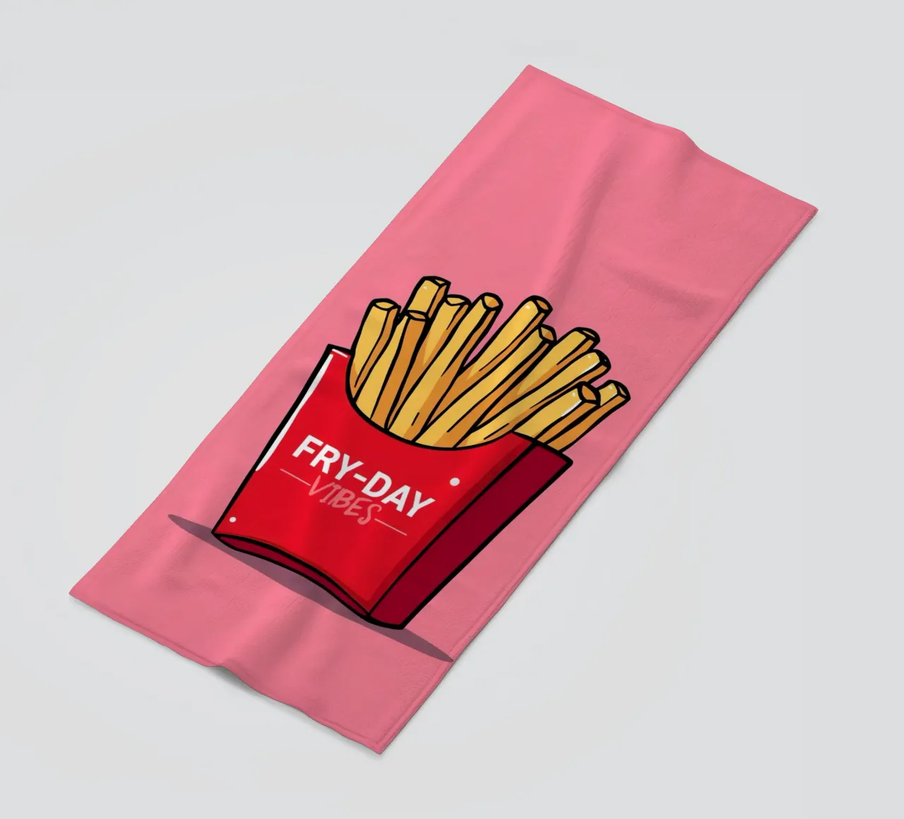Frites "FRY-DAY VIBES" Op Roze Achtergrond strandhanddoek van DesignDoodle