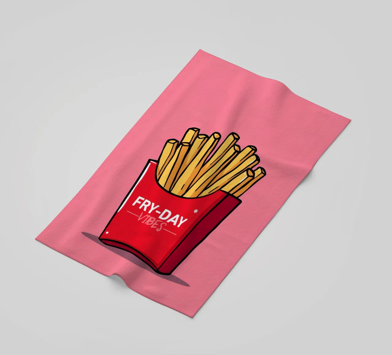 Frites "FRY-DAY VIBES" Op Roze Achtergrond strandhanddoek van DesignDoodle
