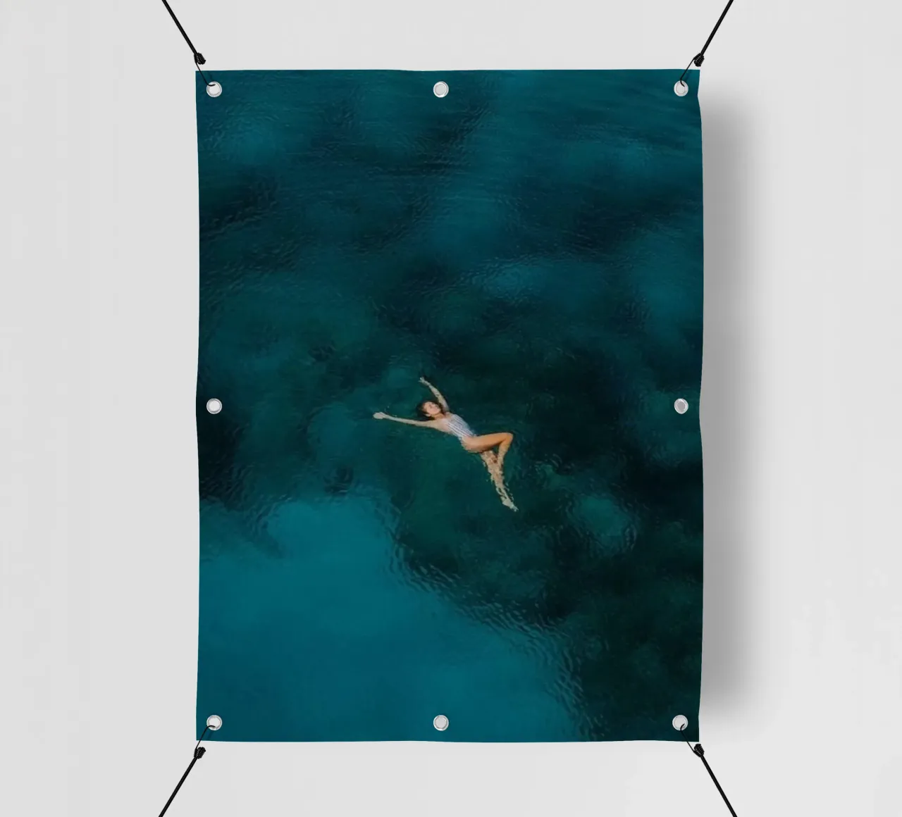 lying on water telo in pvc da juli