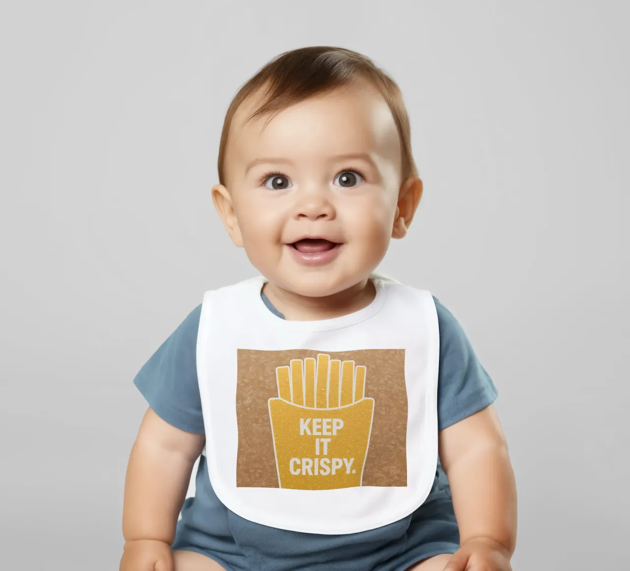 Patatine fritte dorate con "KEEP IT CRISPY bavaglino da DesignDoodle