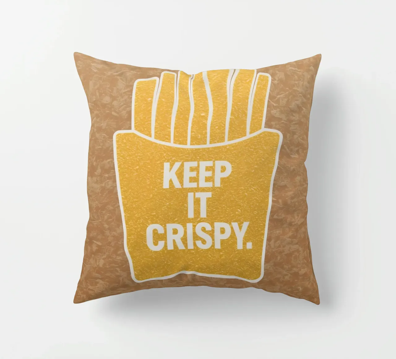Patatine fritte dorate con "KEEP IT CRISPY cuscino da DesignDoodle