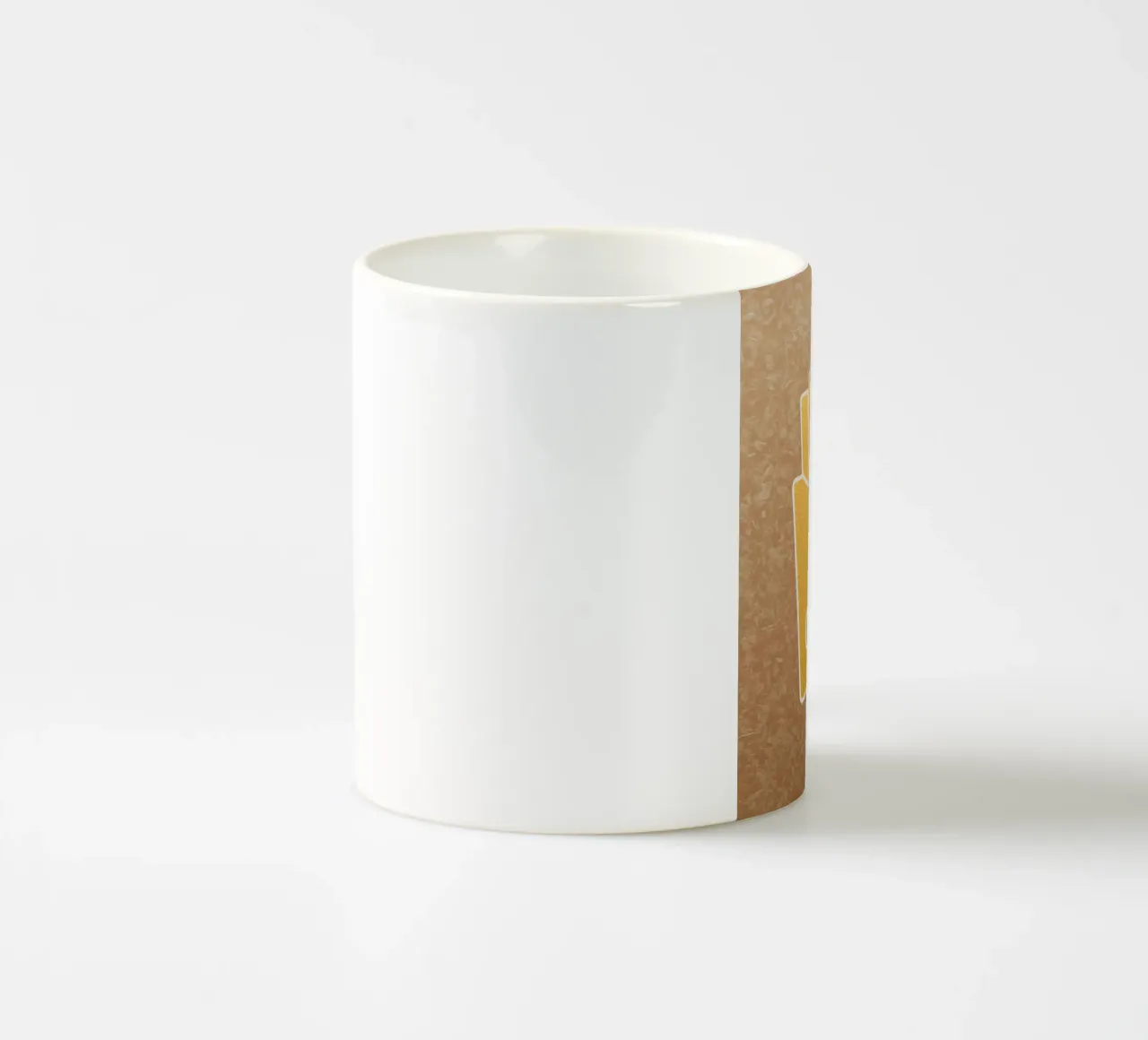 Patatine fritte dorate con "KEEP IT CRISPY tazza in ceramica da DesignDoodle