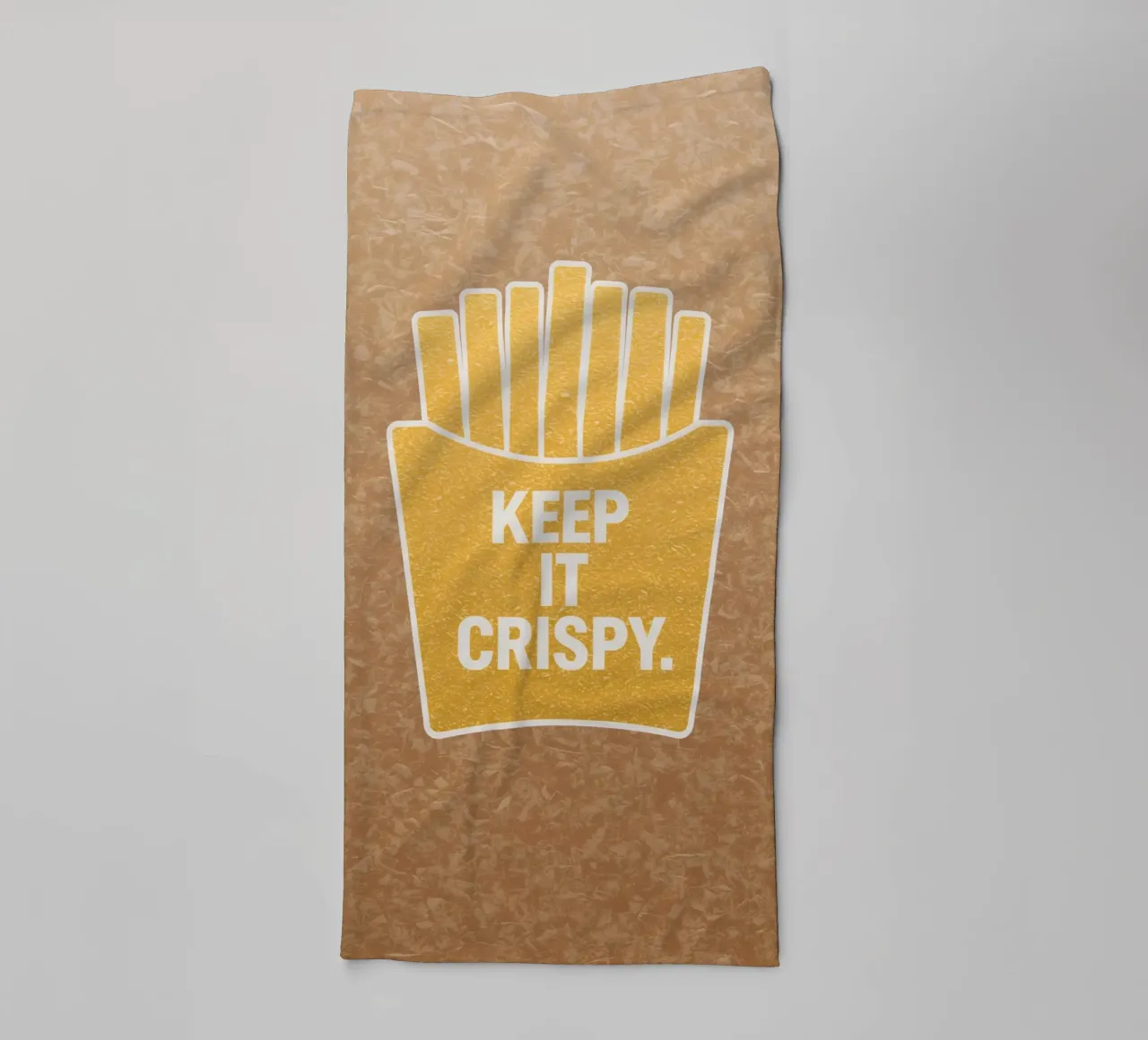 Patatine fritte dorate con "KEEP IT CRISPY asciugamano da bagno da DesignDoodle
