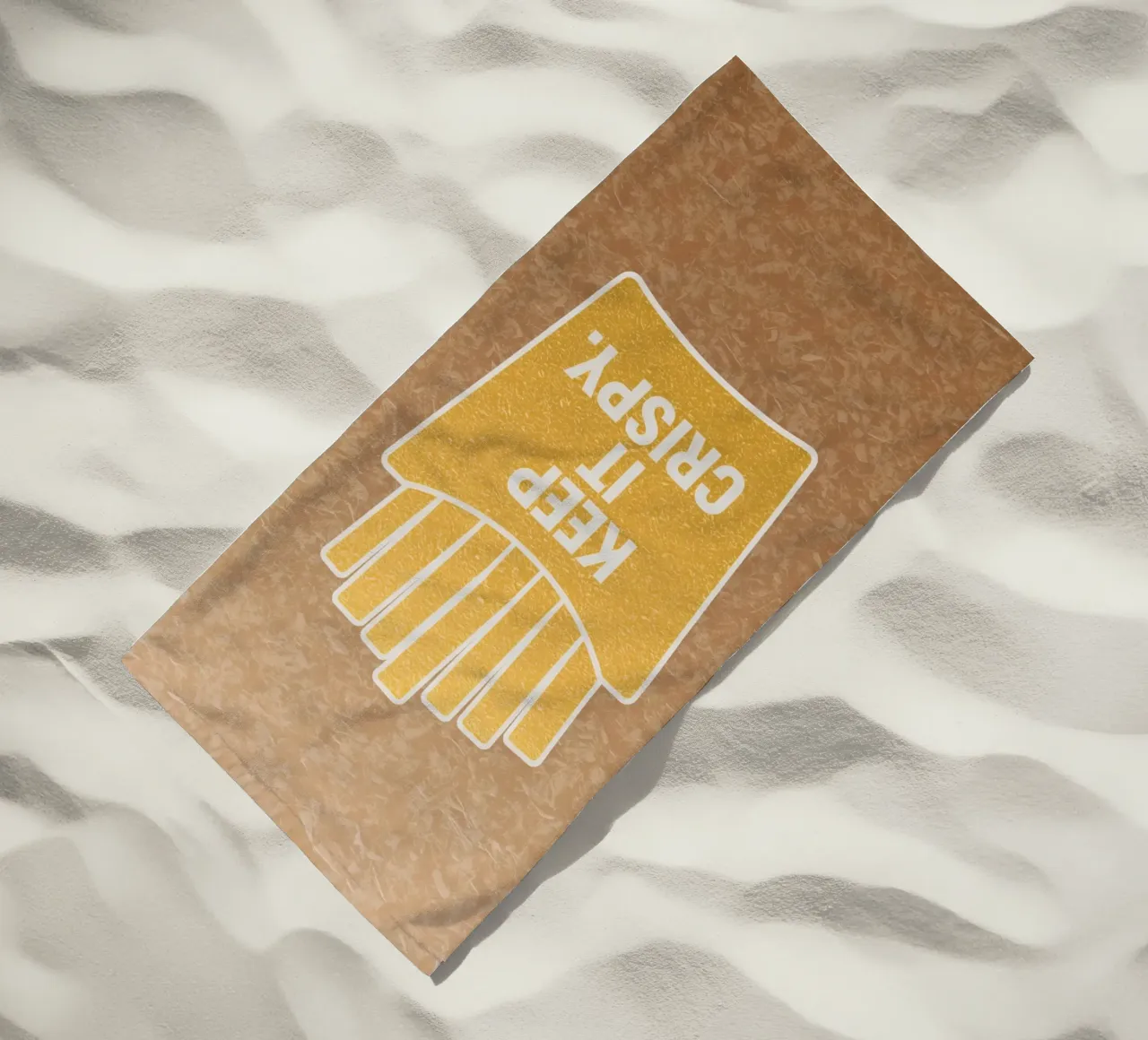 Patatine fritte dorate con "KEEP IT CRISPY telo mare da DesignDoodle