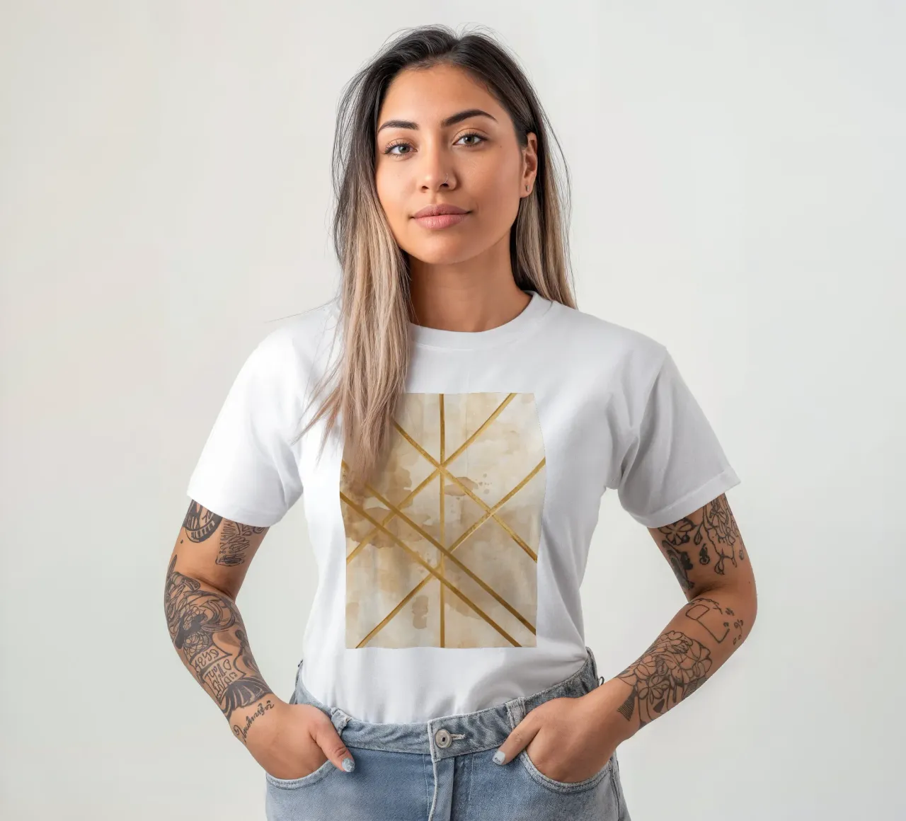 Gold Geometric Pattern on Textured Brown Background t-shirt da DesignDoodle