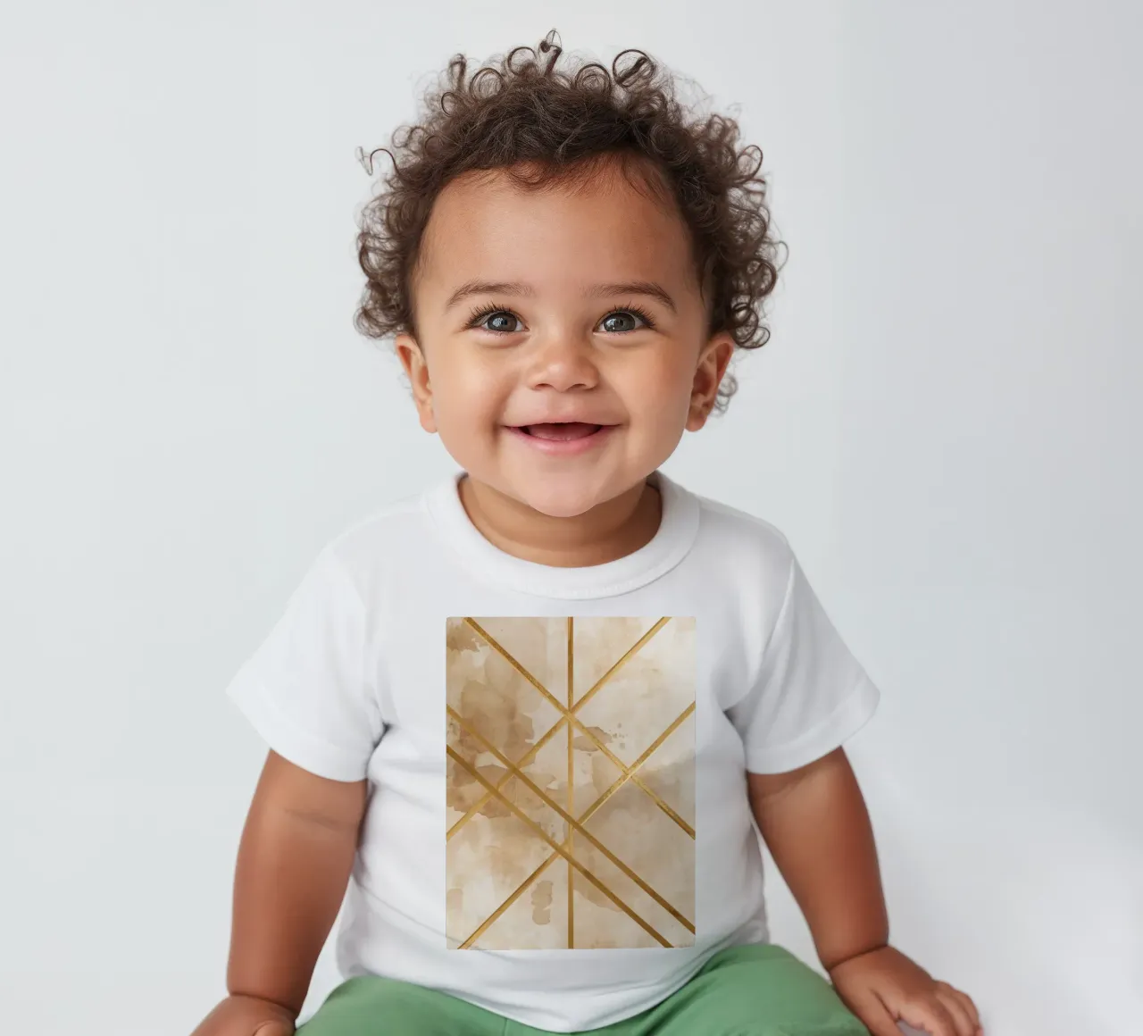 Gold Geometric Pattern on Textured Brown Background maglietta neonato da DesignDoodle