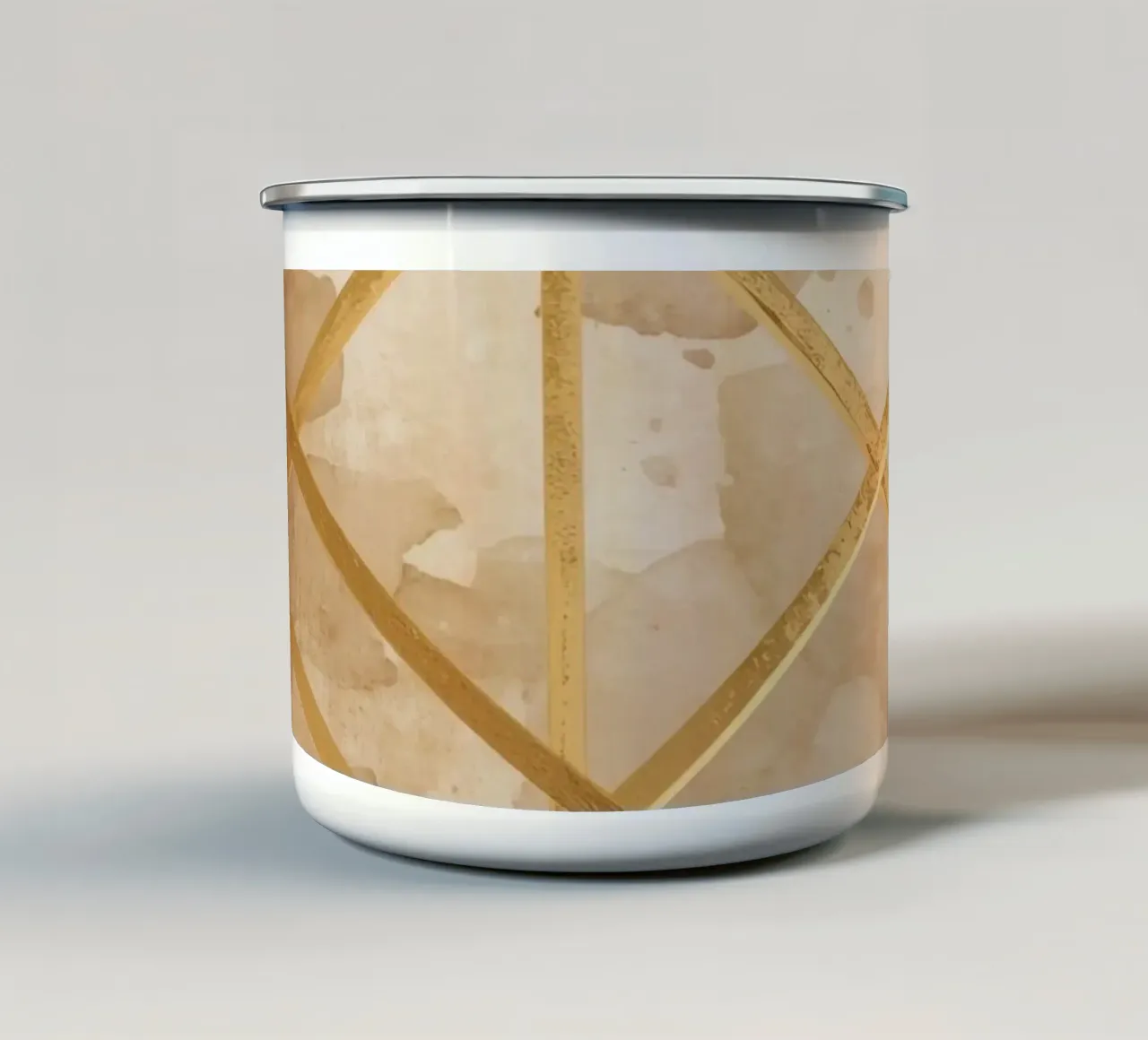 Gold Geometric Pattern on Textured Brown Background tazza in smalto da DesignDoodle
