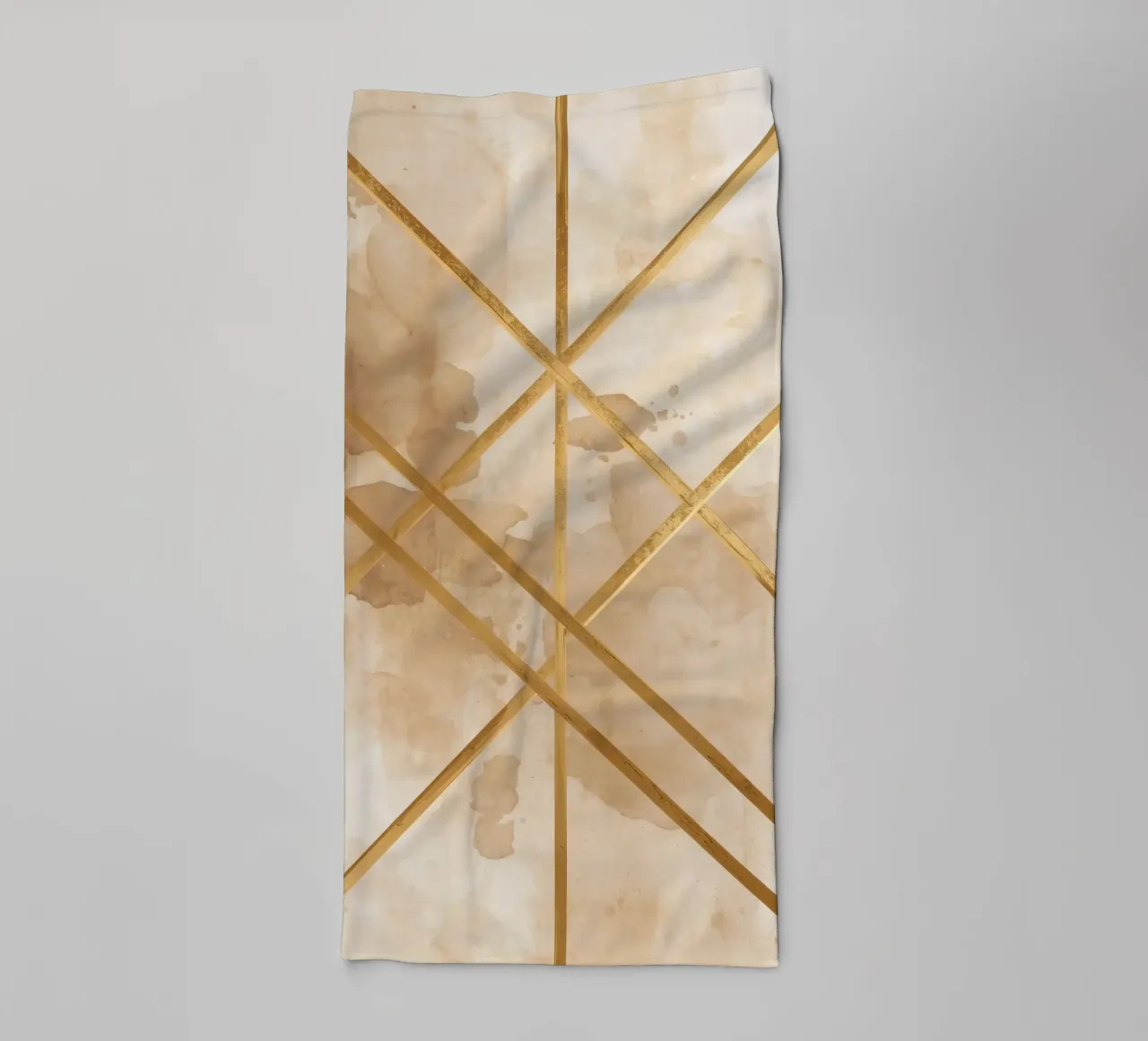 Gold Geometric Pattern on Textured Brown Background asciugamano da bagno da DesignDoodle