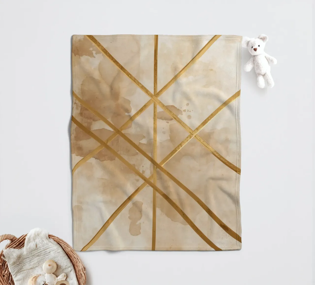 Gold Geometric Pattern on Textured Brown Background coperta in pile da DesignDoodle