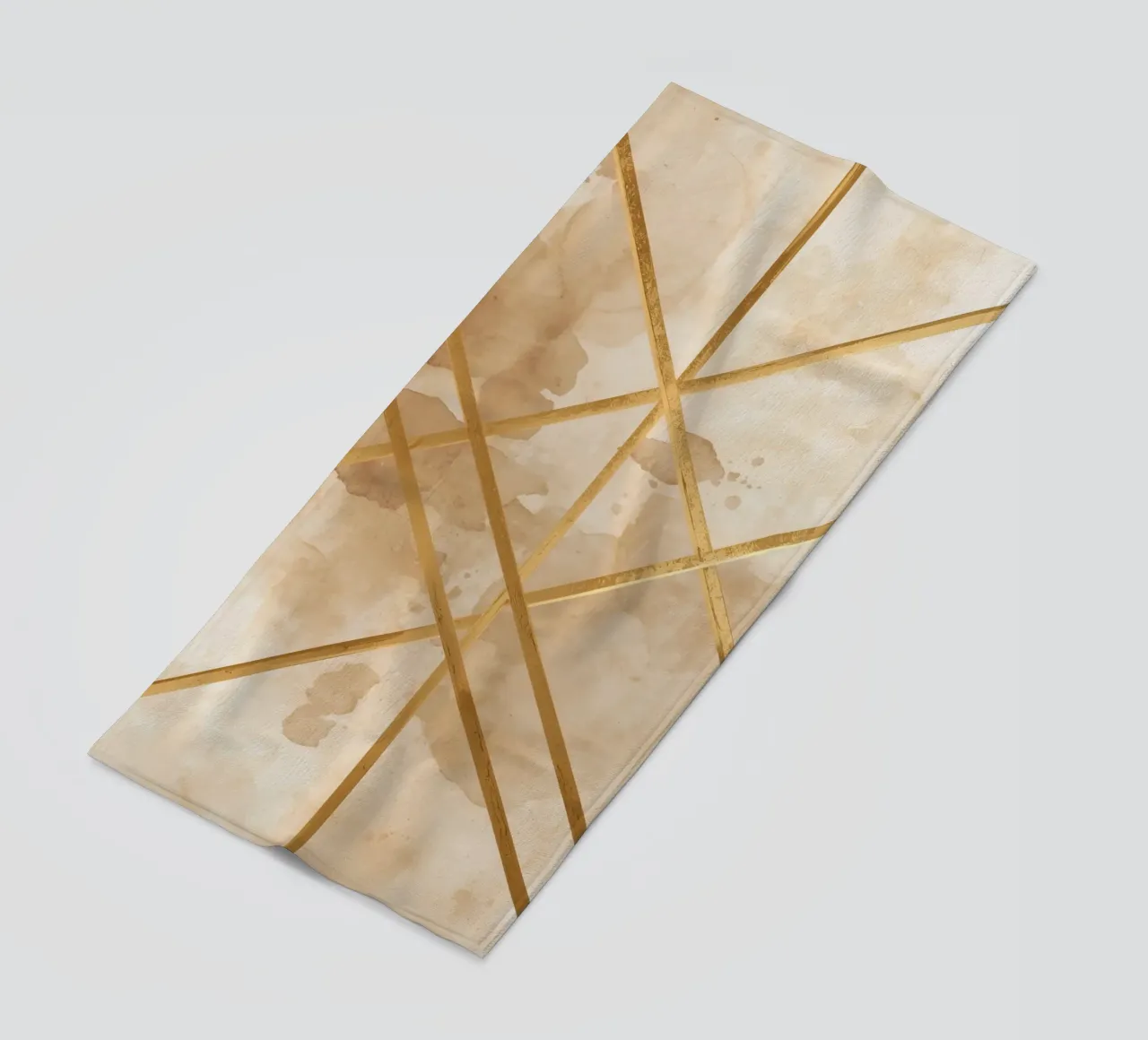 Gold Geometric Pattern on Textured Brown Background telo mare da DesignDoodle