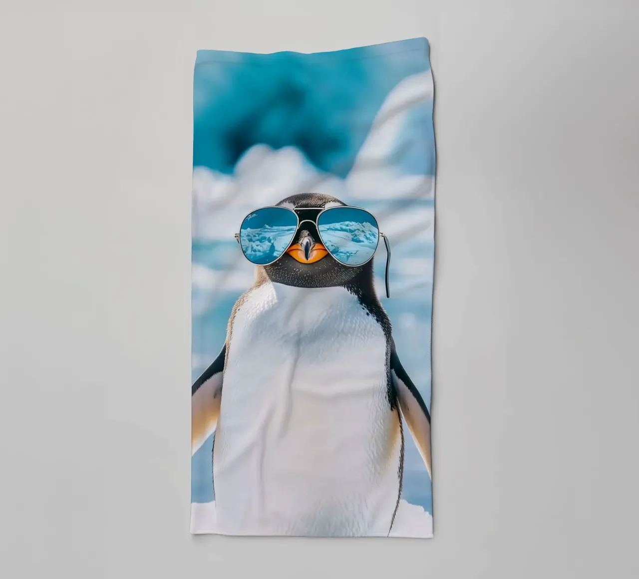 penguin with glasses asciugamano da bagno da marty