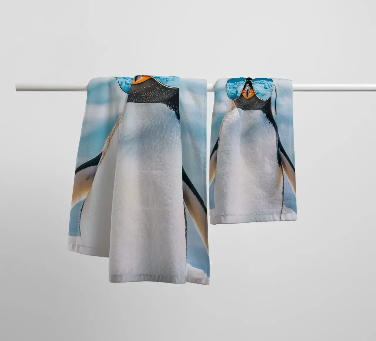 penguin with glasses asciugamano da bagno da marty
