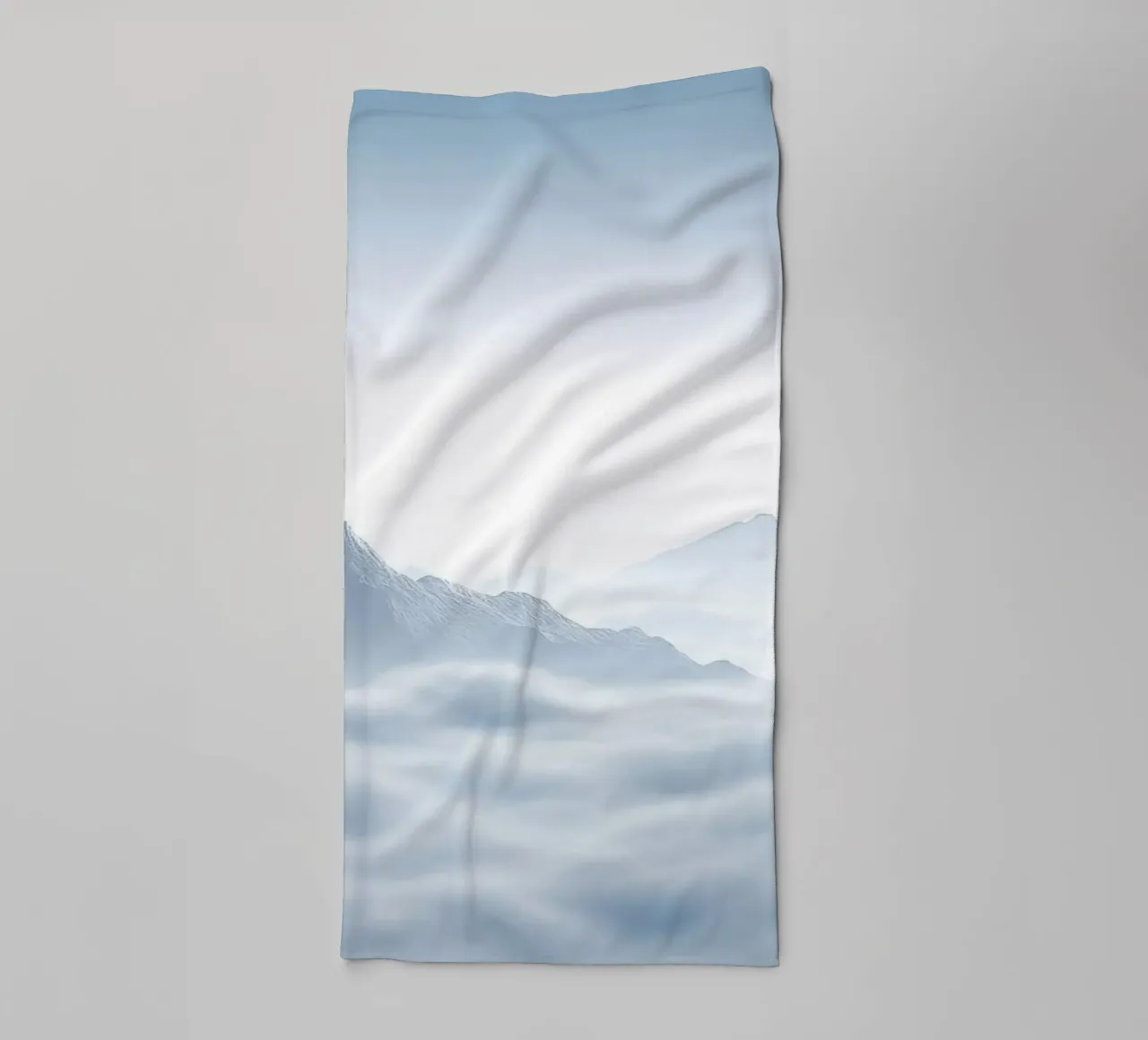 white mountain in cloud asciugamano da bagno da marty