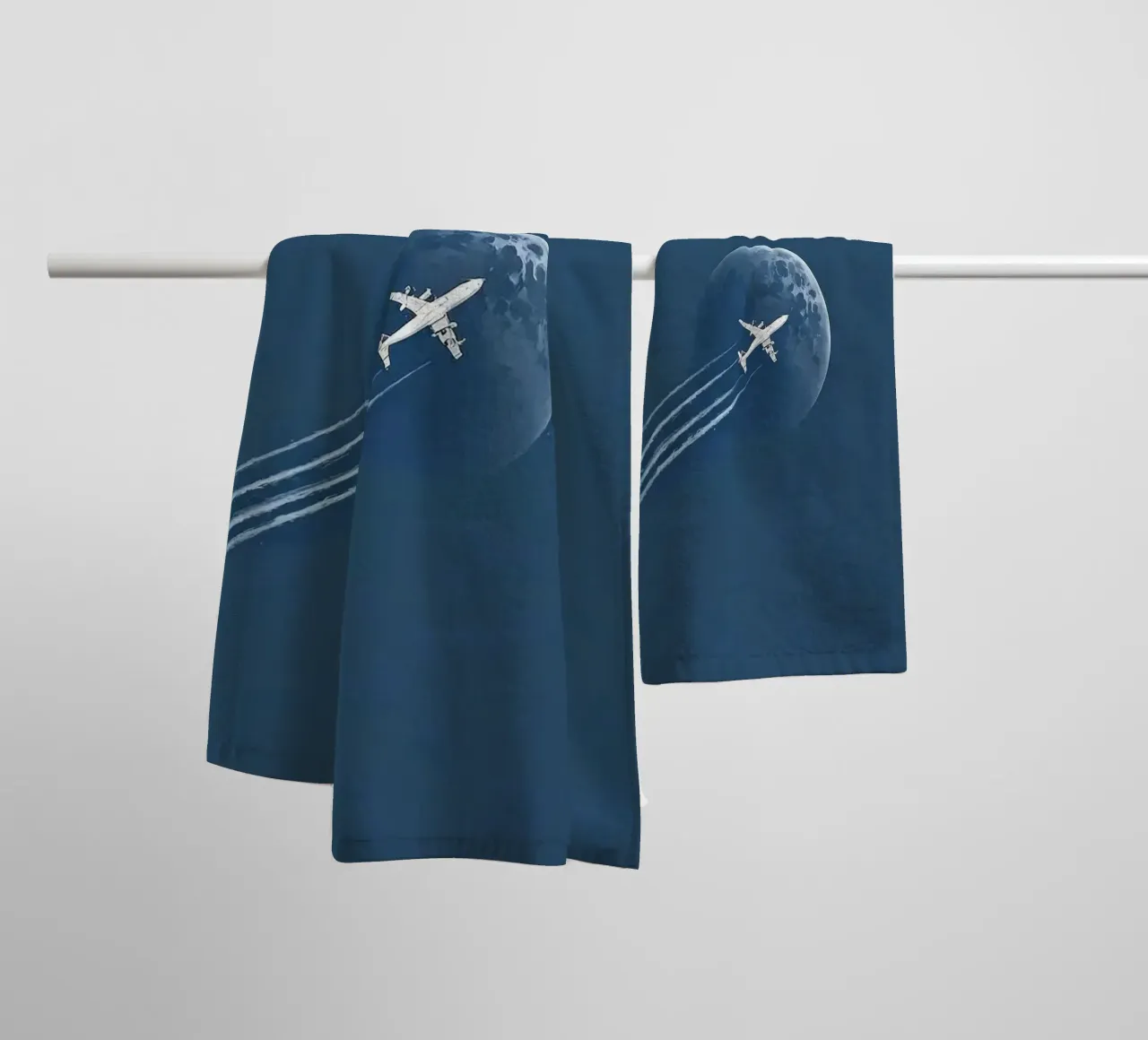 plane fly to moon asciugamano da bagno da marty